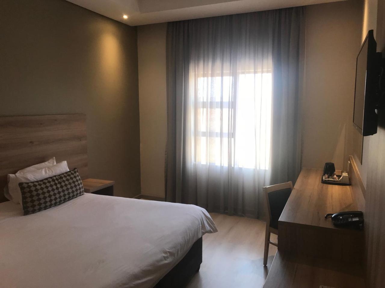 Regal Inn Hotel Midrand Exterior foto